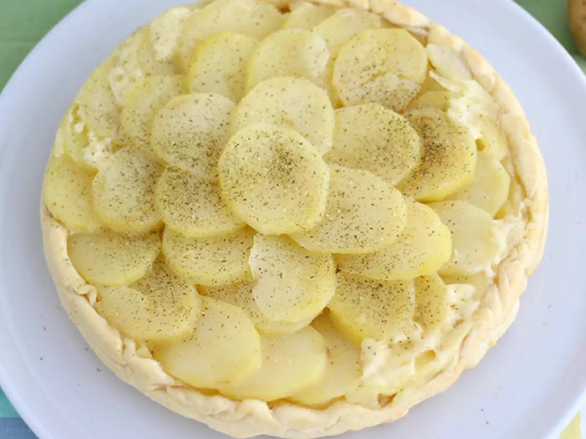 Slaný bramborový Tarte Tatin se sýrem Cantal - foto 3