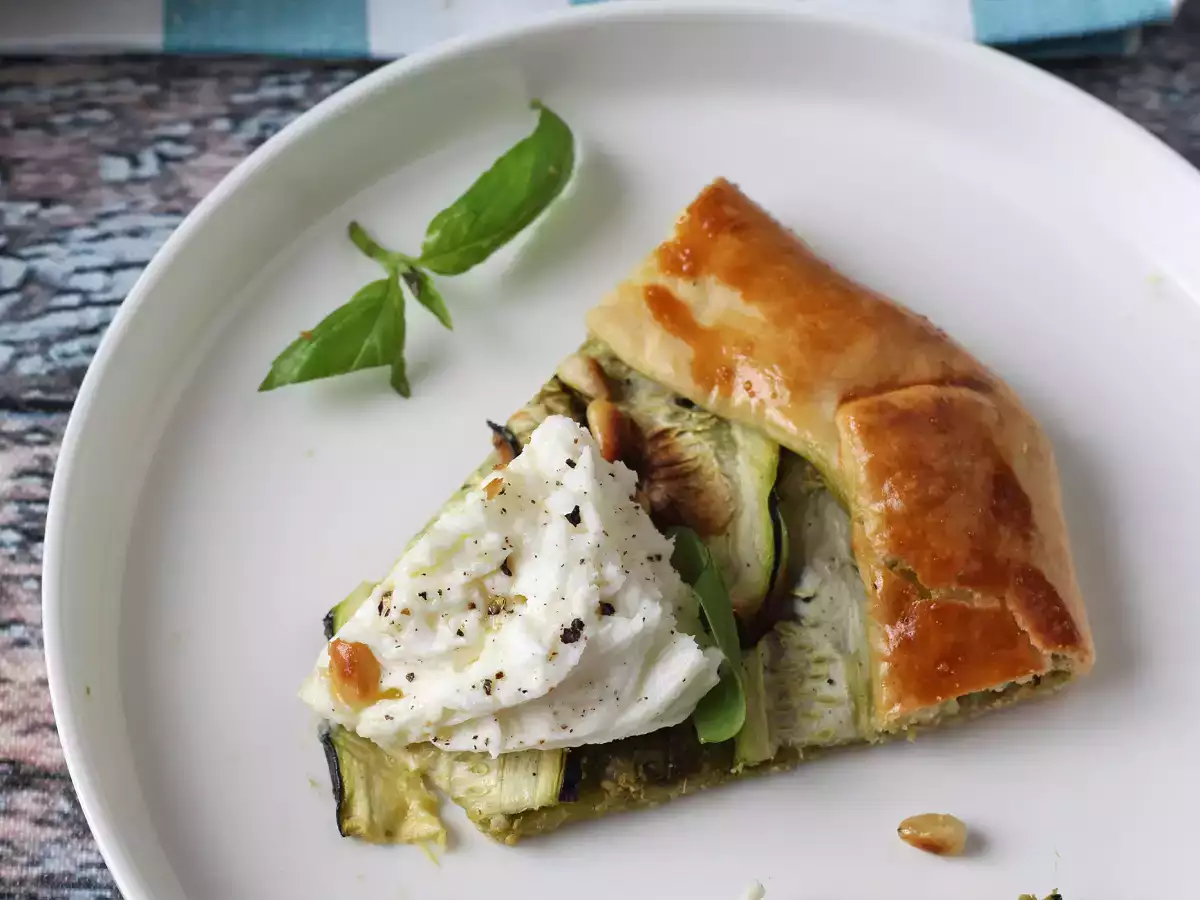 Slaný koláč s pestem a cuketou: snadný letní recept - foto 3