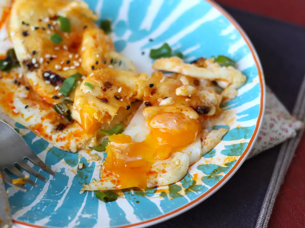 Smažená vejce s medem a mozzarellou, sladká, slaná a pikantní expresní snídaně! - foto 4