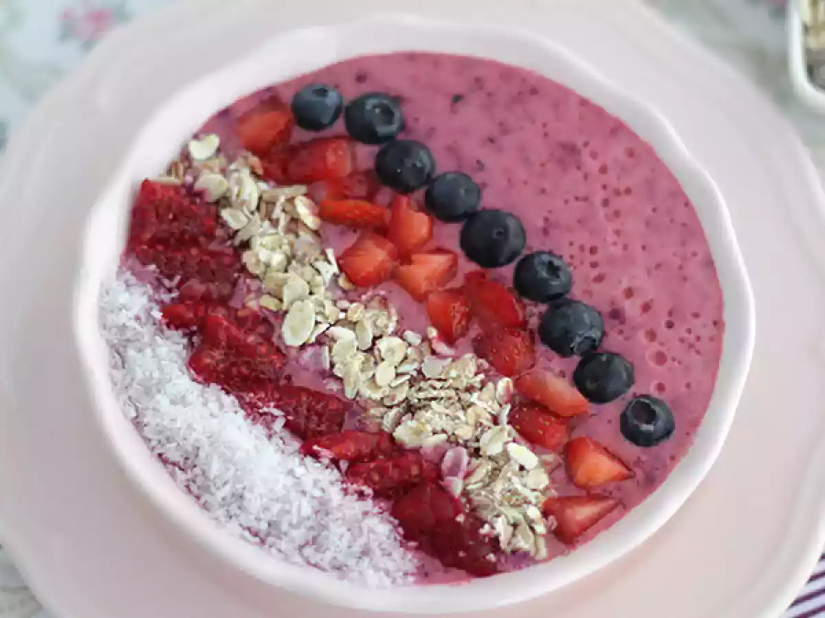 Smoothie Bowl s červeným ovocem - foto 2