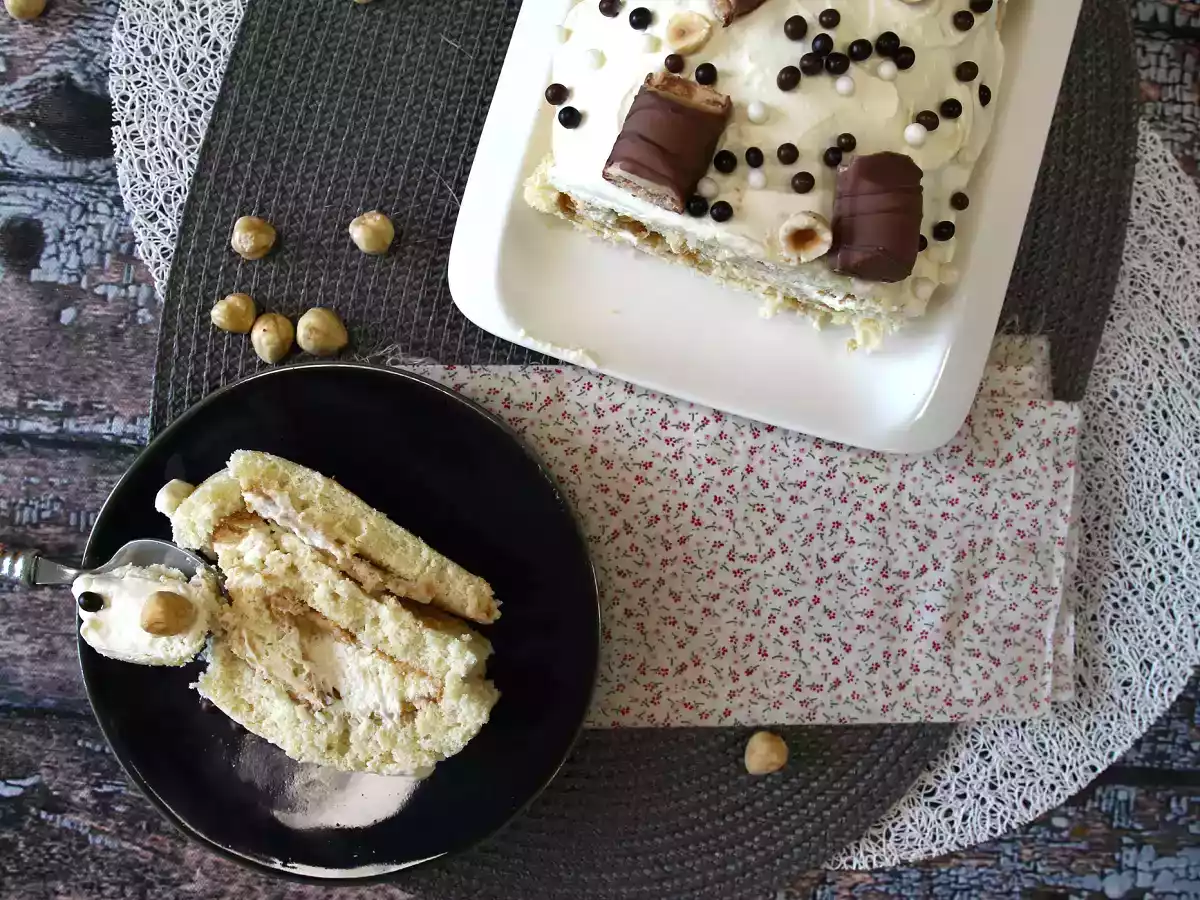 Snadná roláda s příchutí Kinder Bueno, ideální jako narozeninový dort nebo vánoční poleno! - foto 2