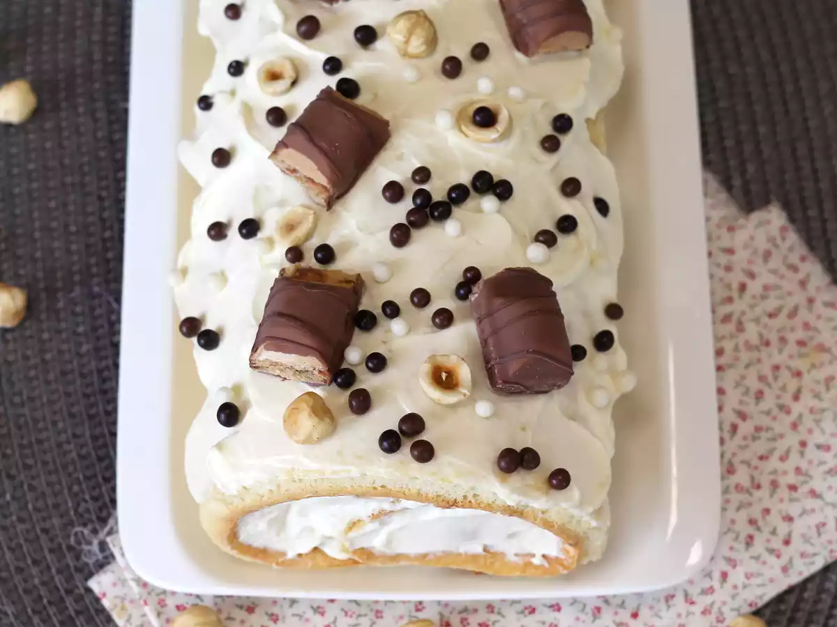 Snadná roláda s příchutí Kinder Bueno, ideální jako narozeninový dort nebo vánoční poleno! - foto 3