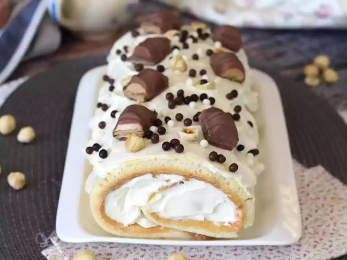 Snadná roláda s příchutí Kinder Bueno, ideální jako narozeninový dort nebo vánoční poleno! - foto 6