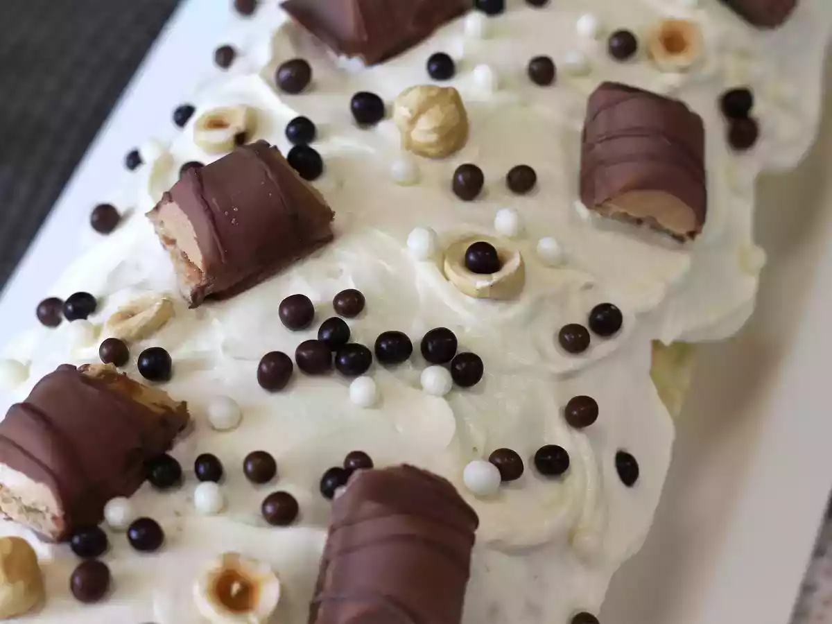 Snadná roláda s příchutí Kinder Bueno, ideální jako narozeninový dort nebo vánoční poleno! - foto 7