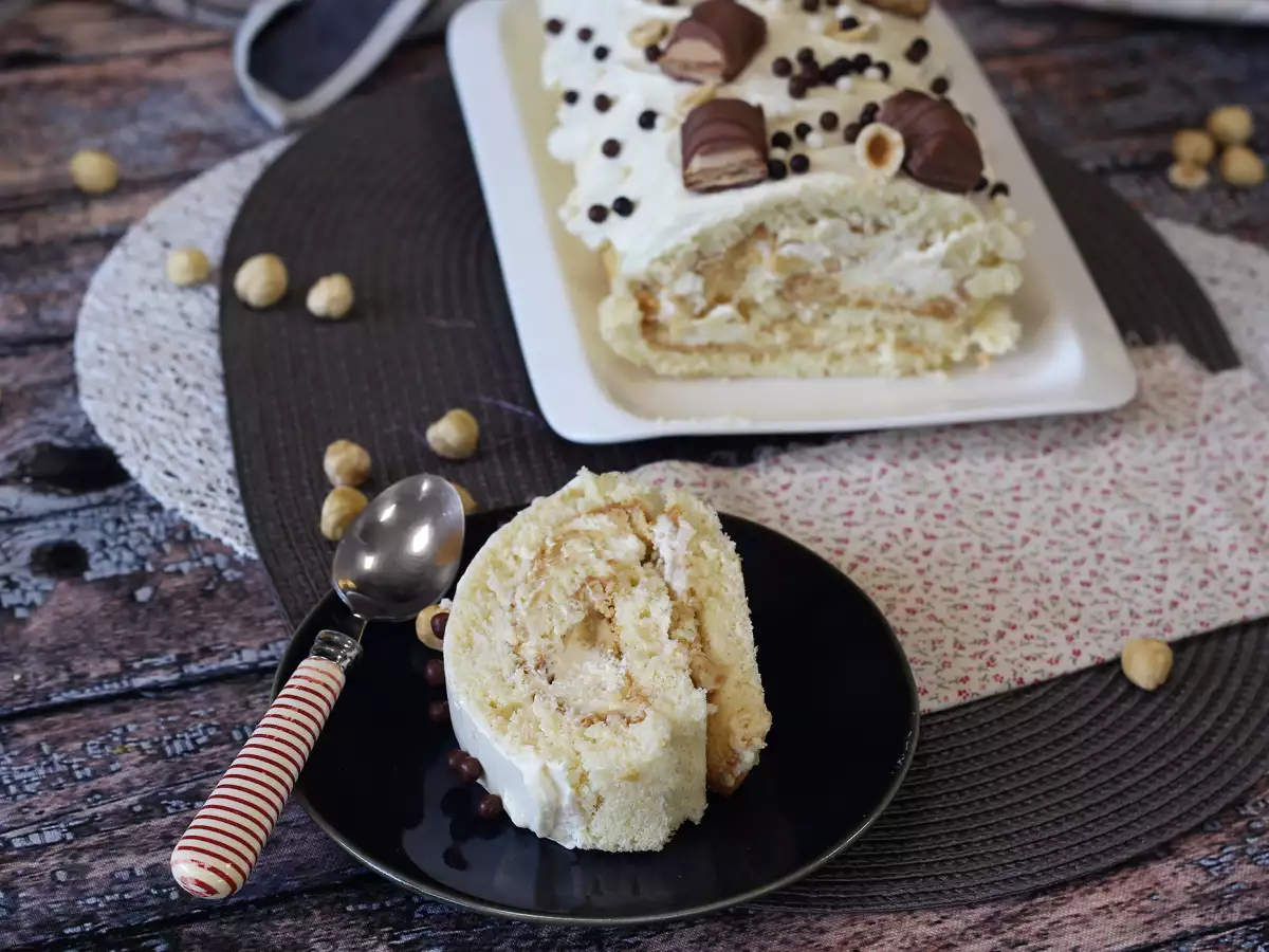 Snadná roláda s příchutí Kinder Bueno – ideální narozeninový dort i vánoční poleno! - foto 5