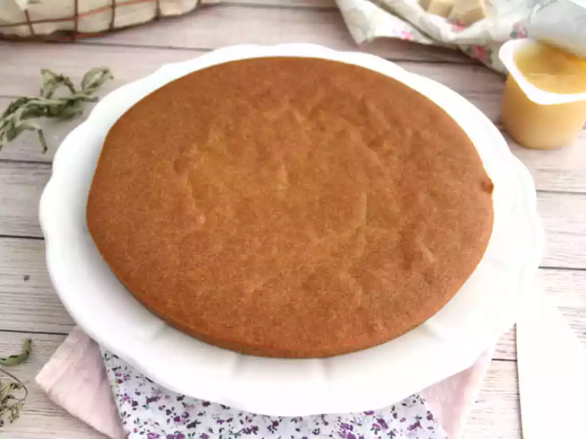 Sójový jogurtový koláč s jablečným pyré (veganský a bezlepkový)
