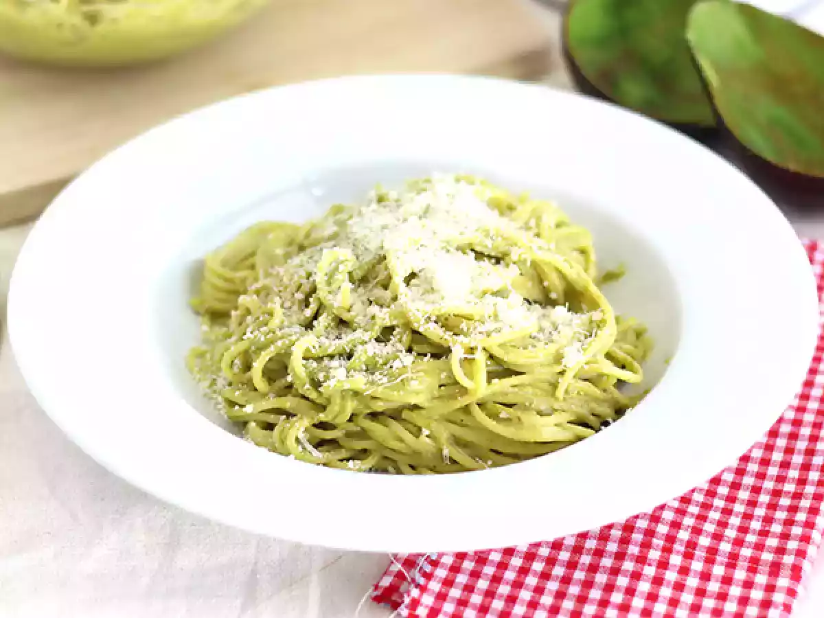 Špagety carbonara s avokádem