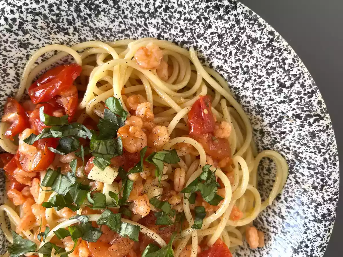 Špagety s krevetami a cherry rajčátky, rychlý recept na chutný první chod