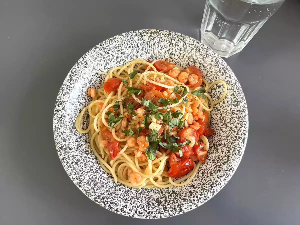Špagety s krevetami a cherry rajčátky, rychlý recept na chutný první chod - foto 3