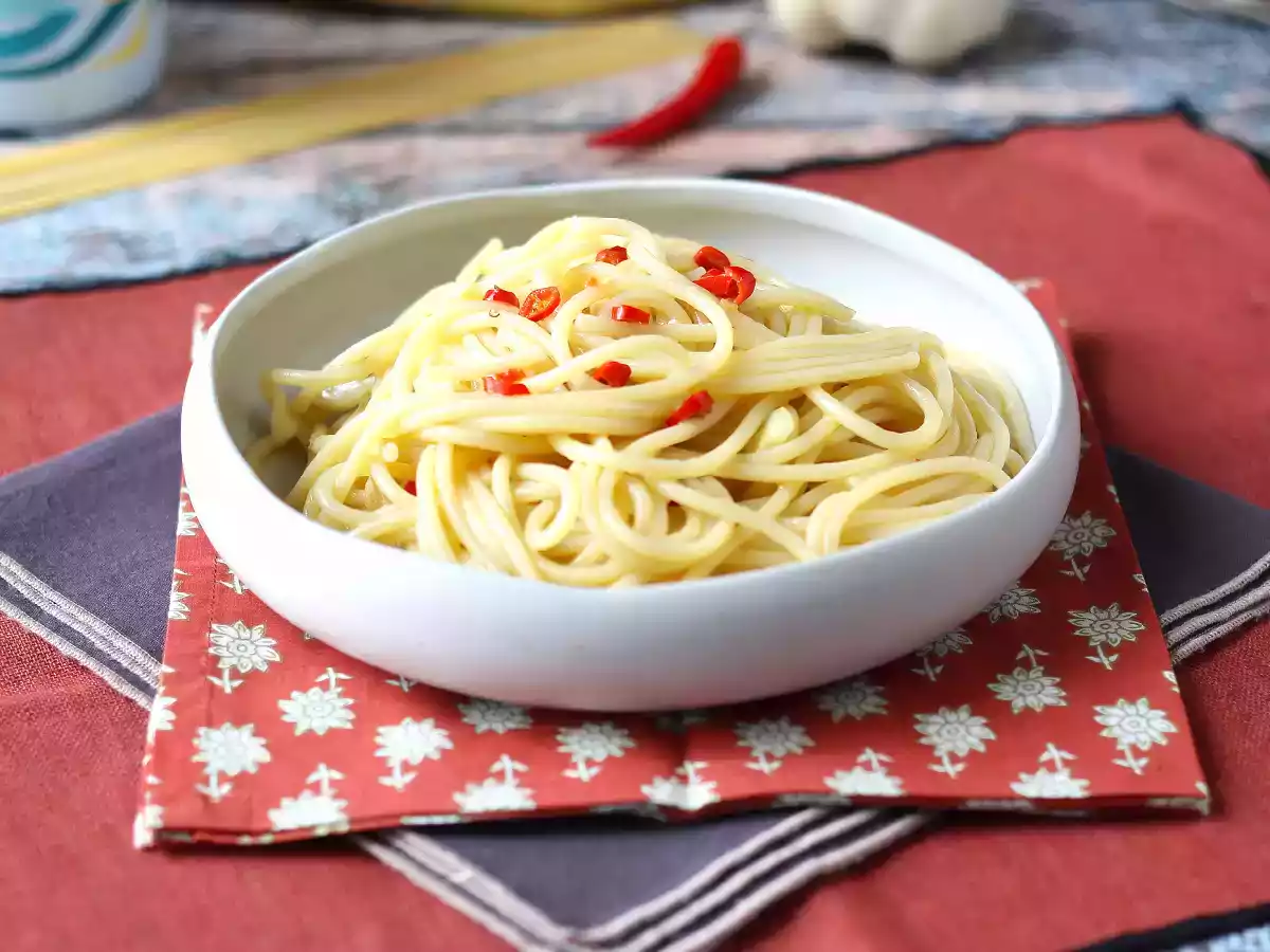 Spaghetti aglio, olio e peperoncino: italský tradiční pokrm na poslední chvíli - foto 2