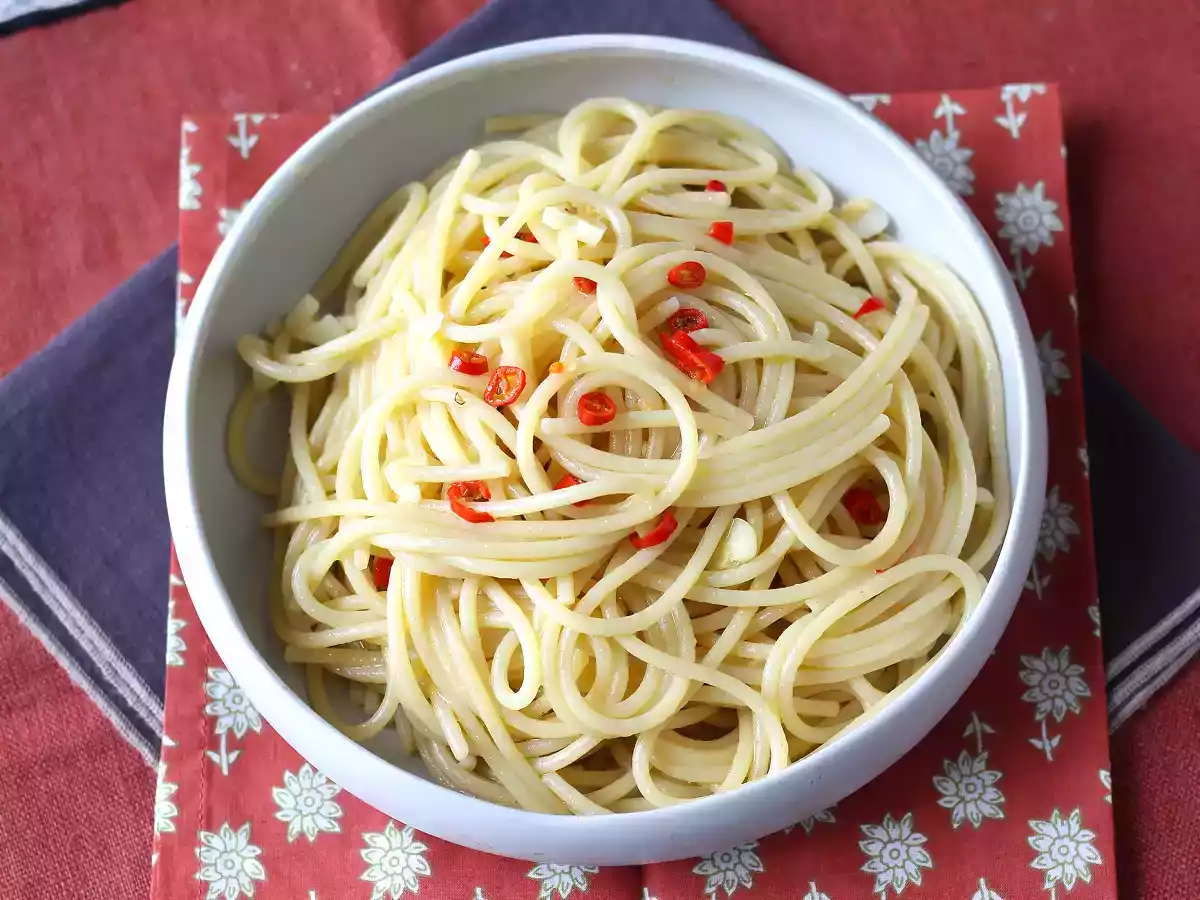 Spaghetti aglio, olio e peperoncino: italský tradiční pokrm na poslední chvíli - foto 3