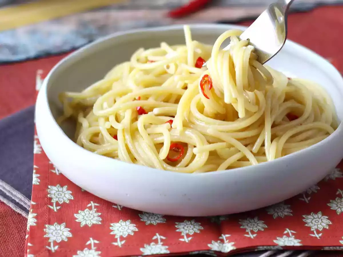 Spaghetti aglio, olio e peperoncino: italský tradiční pokrm na poslední chvíli - foto 4