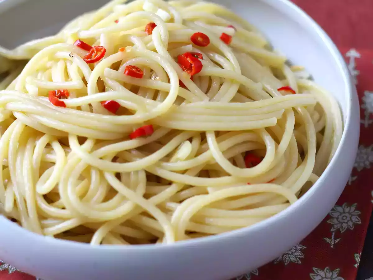 Spaghetti aglio, olio e peperoncino: italský tradiční pokrm na poslední chvíli - foto 5