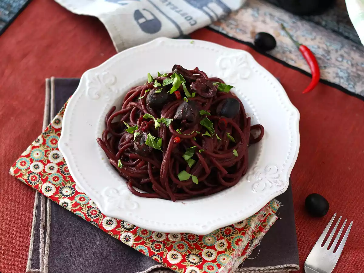 Spaghetti al fuoco di Bacco: těstoviny s červeným vínem, které přinášejí na stůl něco zvláštního - foto 2