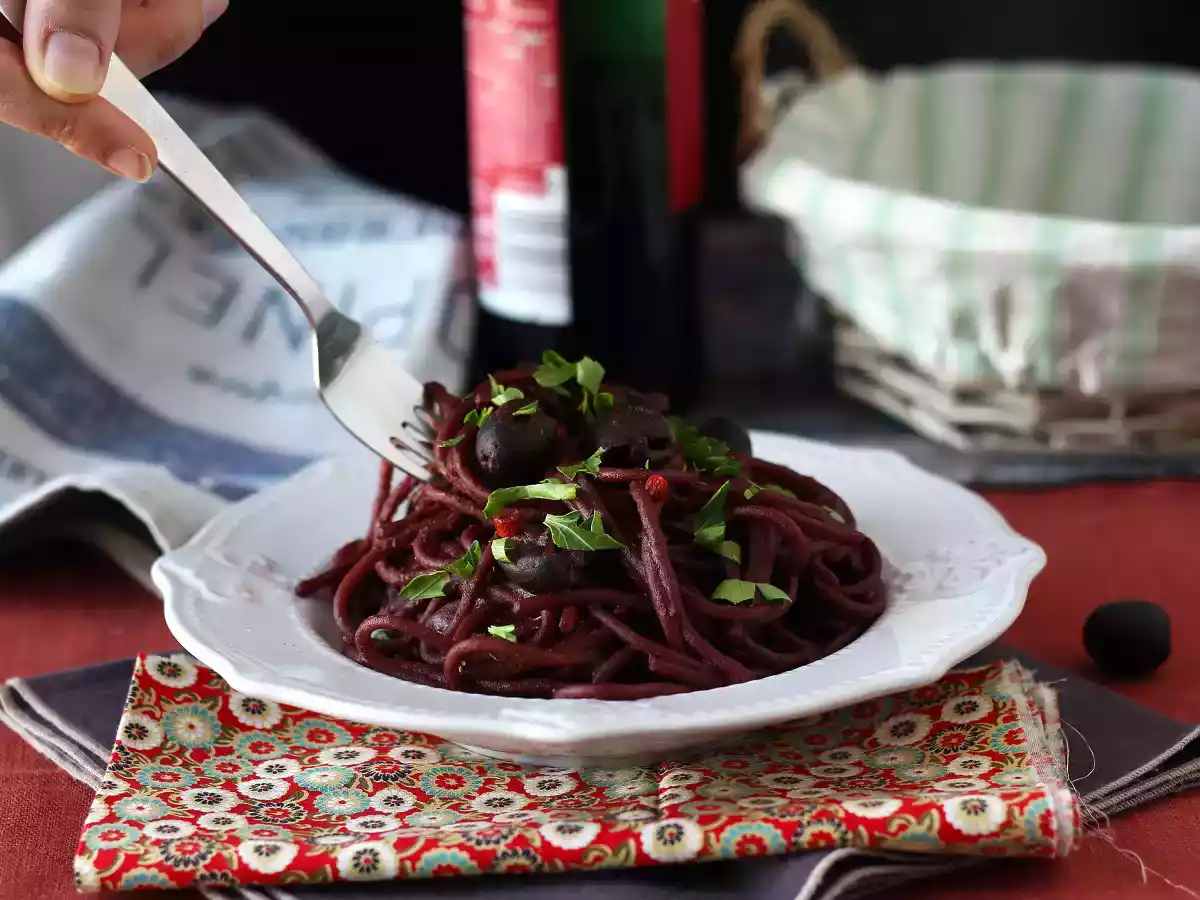 Spaghetti al fuoco di Bacco: těstoviny s červeným vínem, které přinášejí na stůl něco zvláštního - foto 4
