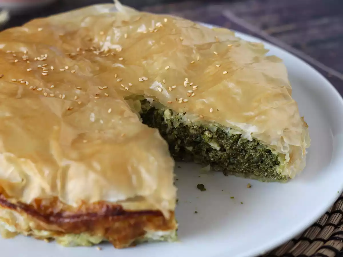Spanakopita, velmi jednoduchý řecký koláč se špenátem a sýrem feta. - foto 2