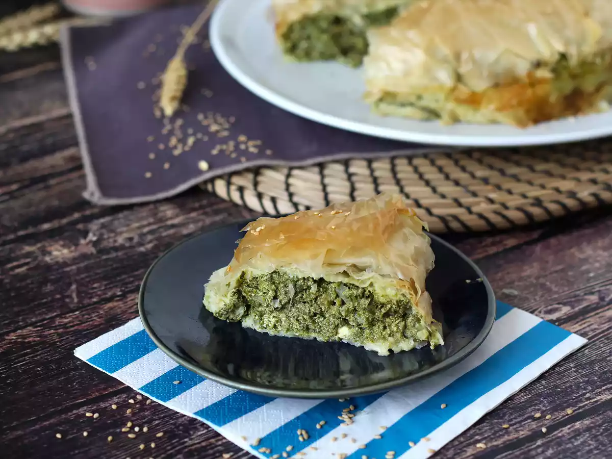 Spanakopita, velmi jednoduchý řecký koláč se špenátem a sýrem feta. - foto 3