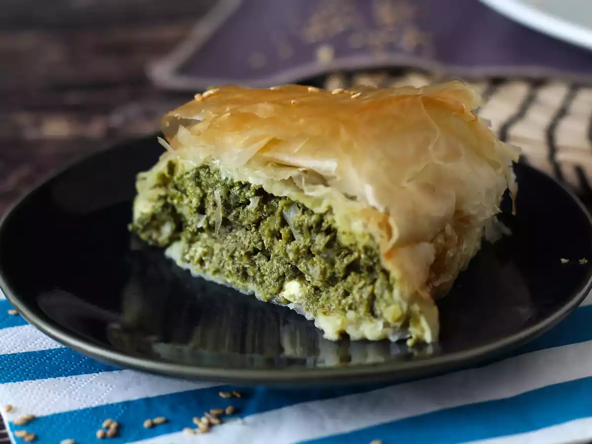 Spanakopita, velmi jednoduchý řecký koláč se špenátem a sýrem feta. - foto 5