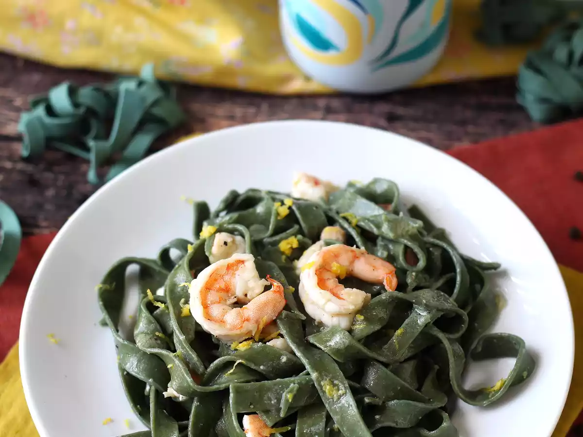 Spirulinové těstoviny s krevetami a citronem: první chod bohatý na živiny a s jedinečnou chutí - foto 2