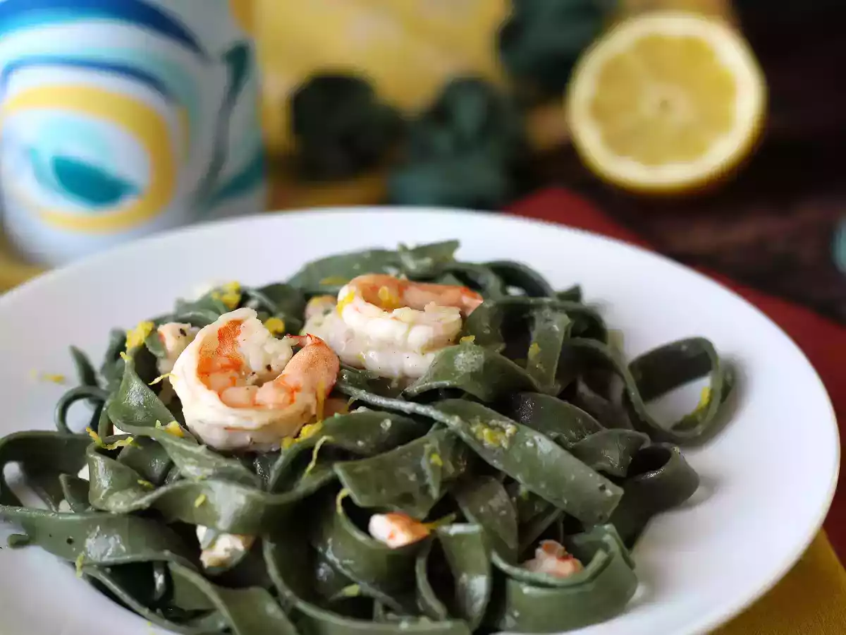 Spirulinové těstoviny s krevetami a citronem: první chod bohatý na živiny a s jedinečnou chutí - foto 3