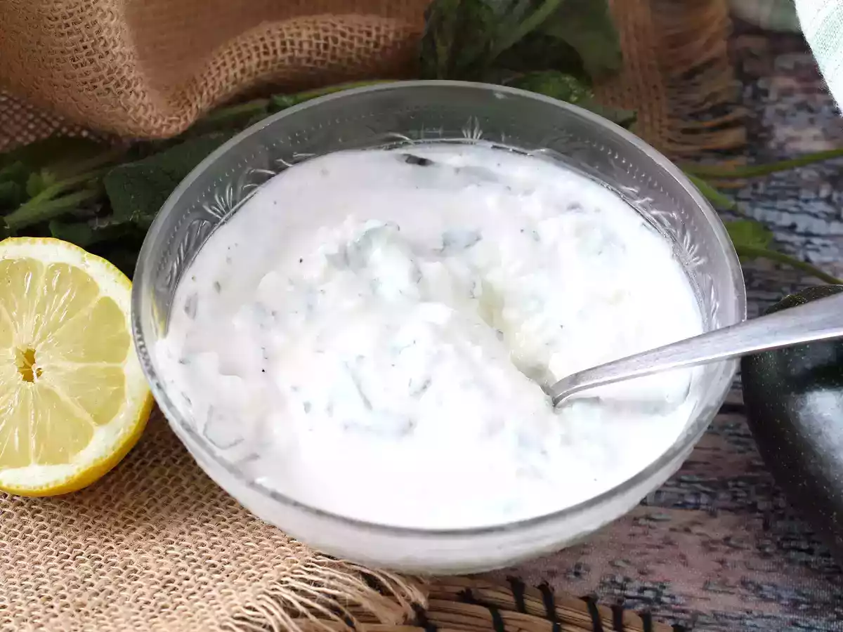 Super čerstvá omáčka z jogurtu, fety, citronu a máty! - foto 5