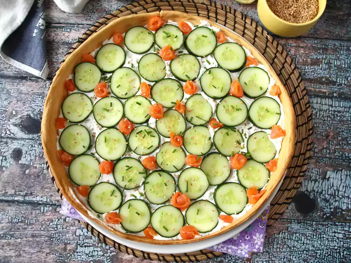 Super osvěžující letní koláč: ricotta, okurka a uzený losos - foto 4