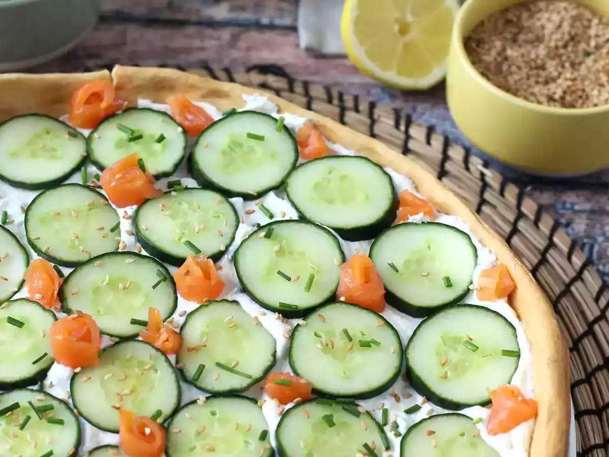 Super osvěžující letní koláč: ricotta, okurka a uzený losos - foto 5