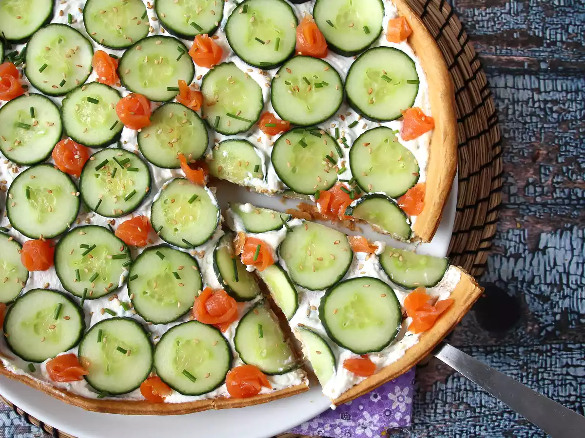 Super osvěžující letní koláč: ricotta, okurka a uzený losos - foto 6