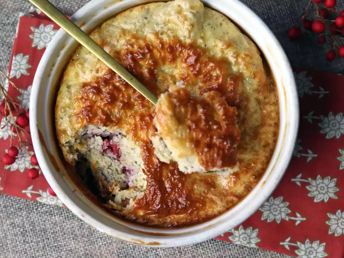 Superjednoduchý proteinový koláč z červeného ovoce - foto 3