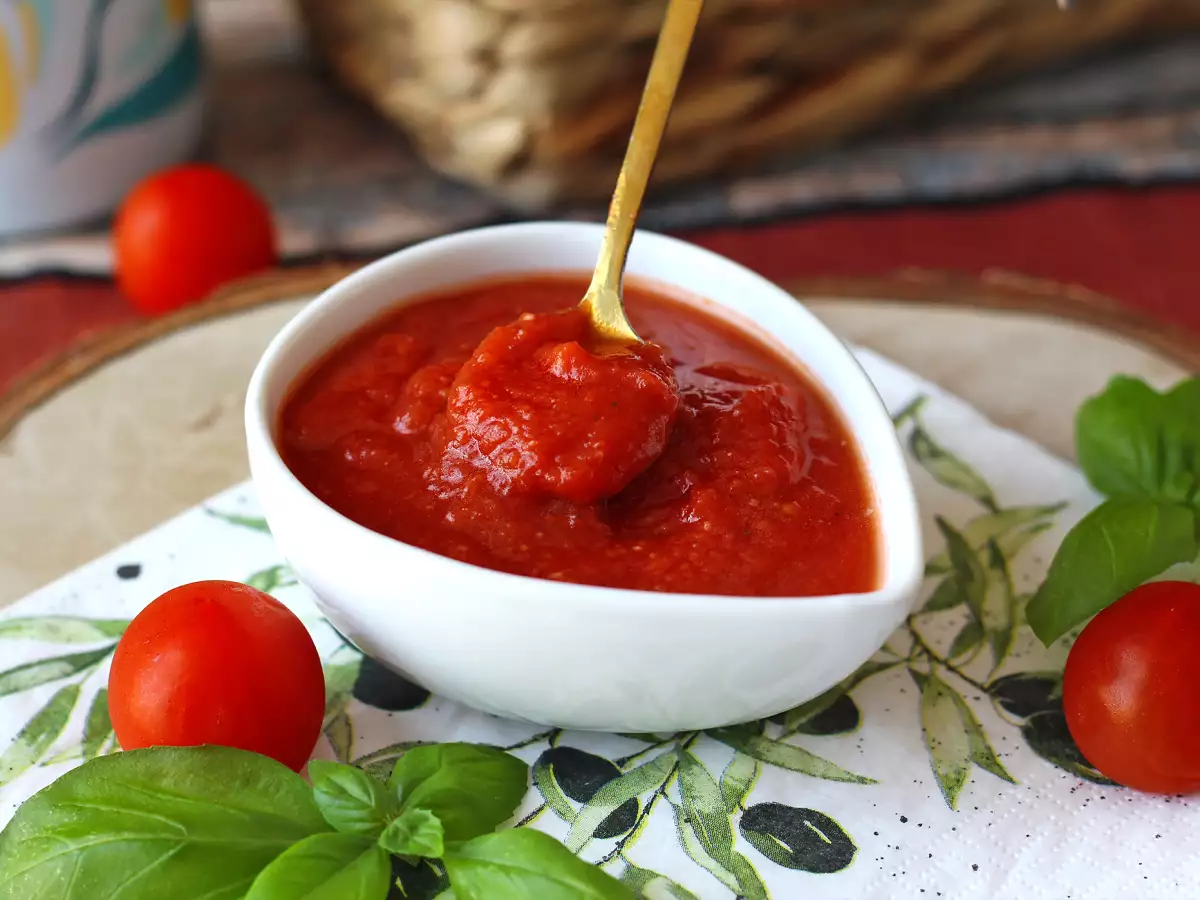 Syrová rajčatová omáčka plné chuti, ideální na pizzu nebo pinsu. - foto 3