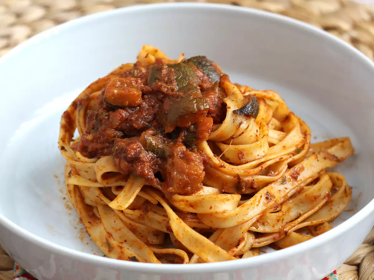Tagliatelle s cuketovým ragú: chutný vegetariánský první chod pro každého! - foto 4