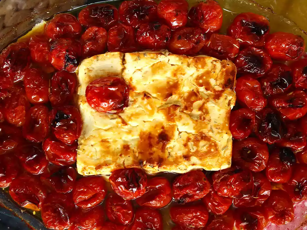 Tagliatelle s fetou a cherry rajčaty - zapečené těstoviny s fetou - foto 3