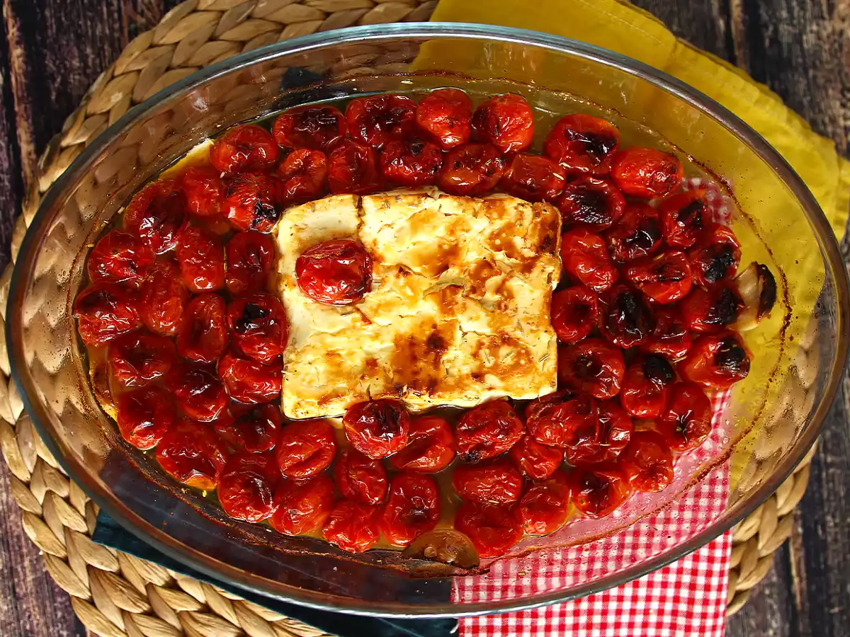 Tagliatelle s fetou a cherry rajčaty - zapečené těstoviny s fetou - foto 4