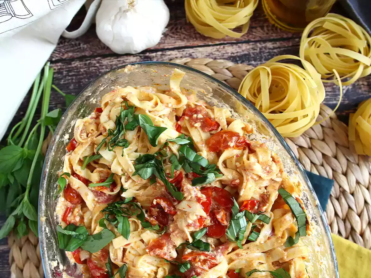 Tagliatelle s fetou a cherry rajčaty - zapečené těstoviny s fetou - foto 7