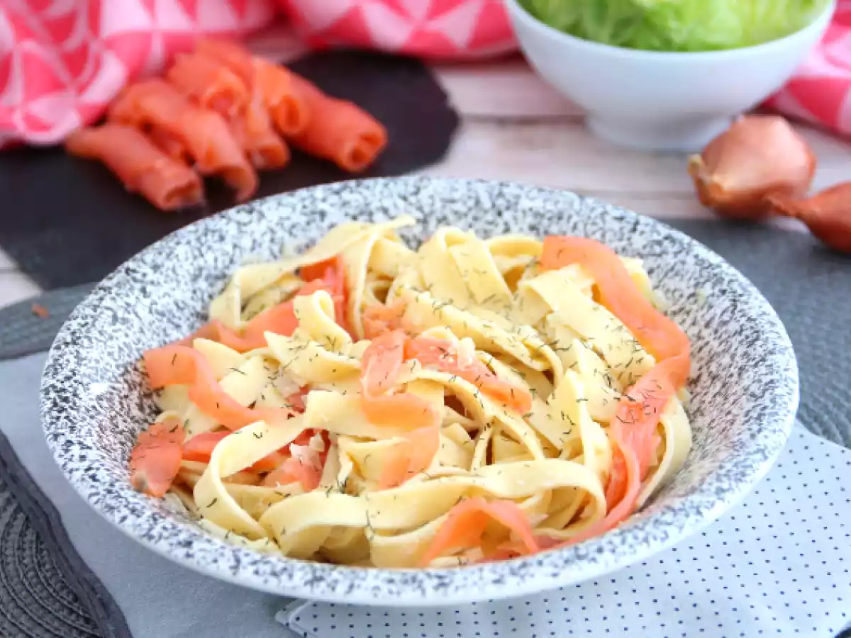 Tagliatelle s uzeným lososem a koprem - foto 2