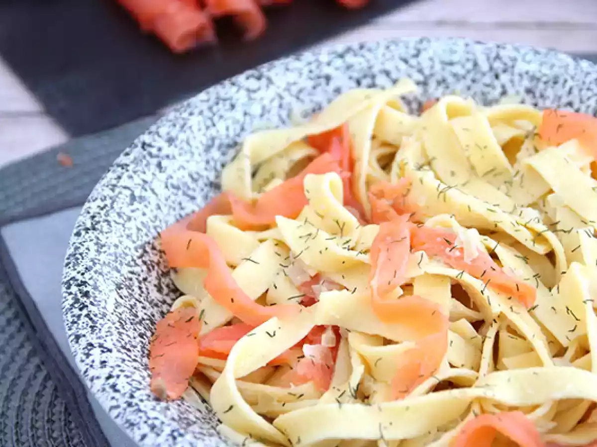 Tagliatelle s uzeným lososem a koprem - foto 3