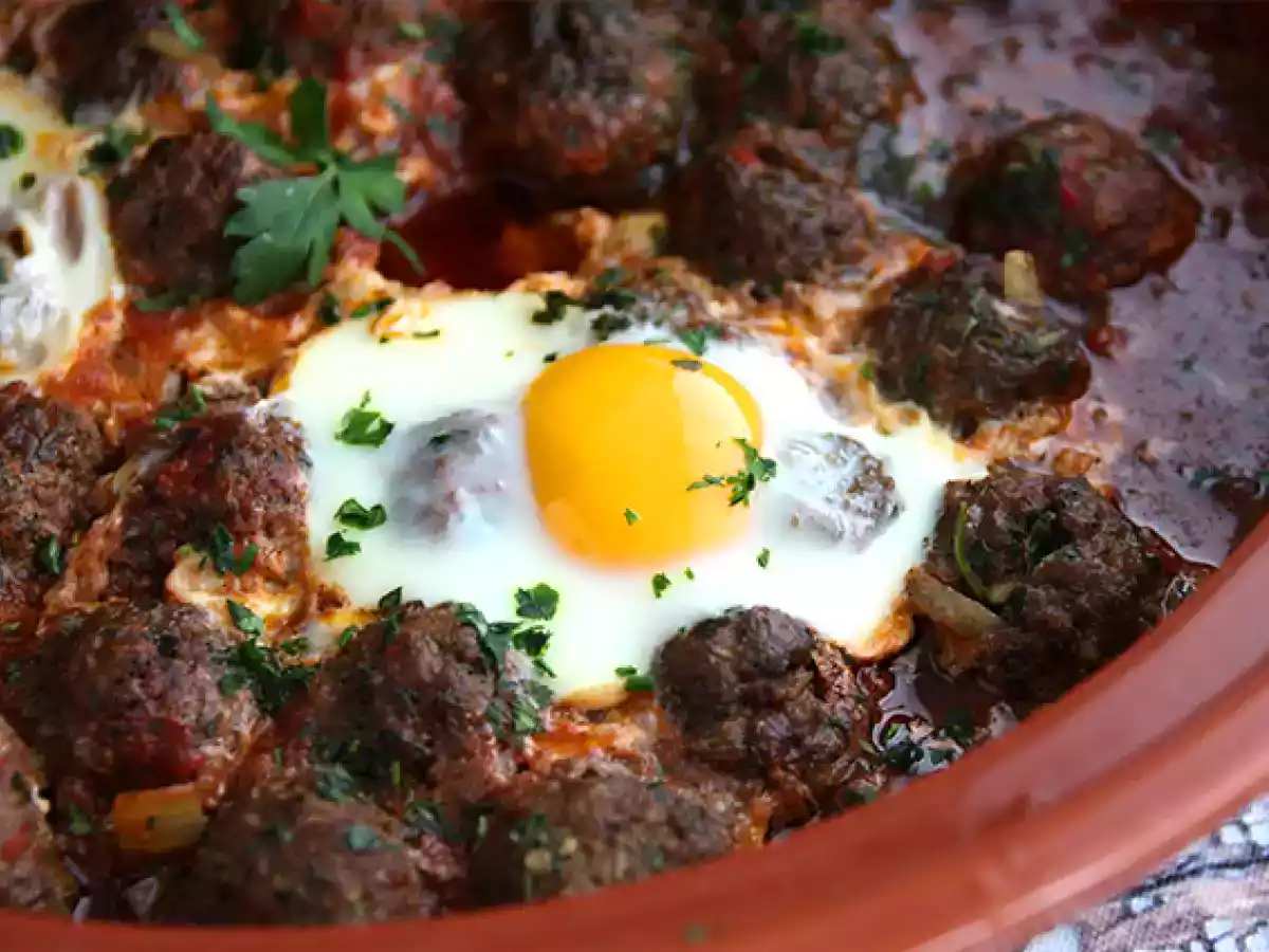 Tajine z kefty (mleté masové kuličky s kořením a bylinkami) - foto 3