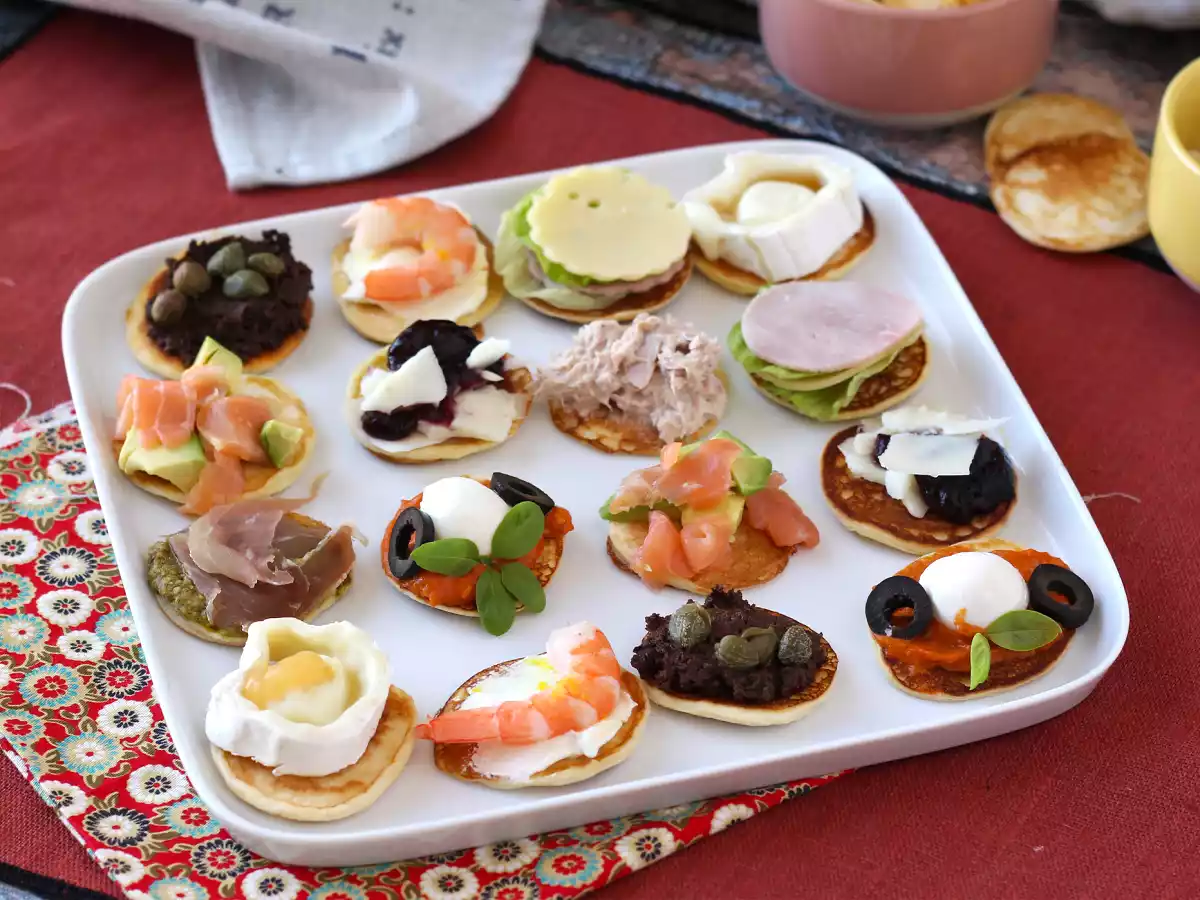 Talíř blinů s náplněmi, ideální pestrý aperitiv pro sváteční období - foto 3