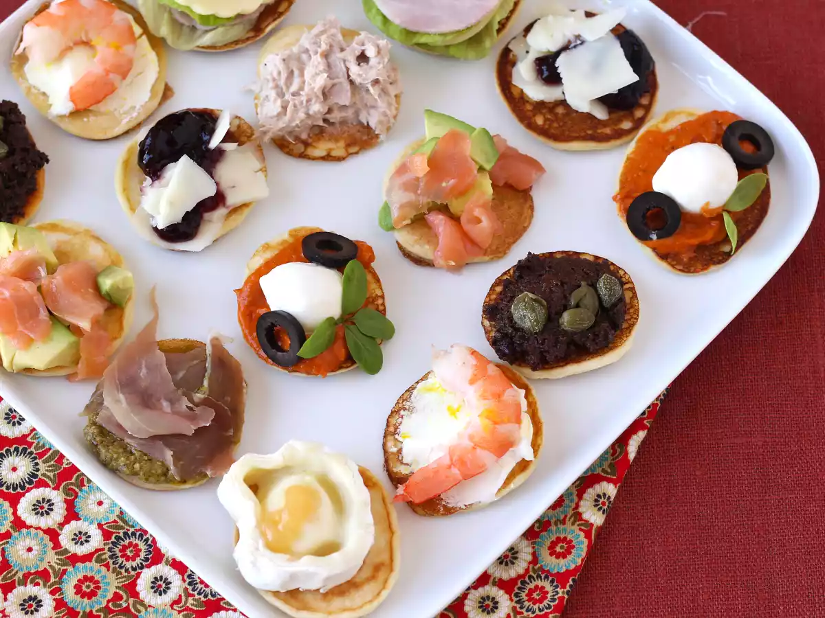 Talíř blinů s náplněmi, ideální pestrý aperitiv pro sváteční období - foto 4