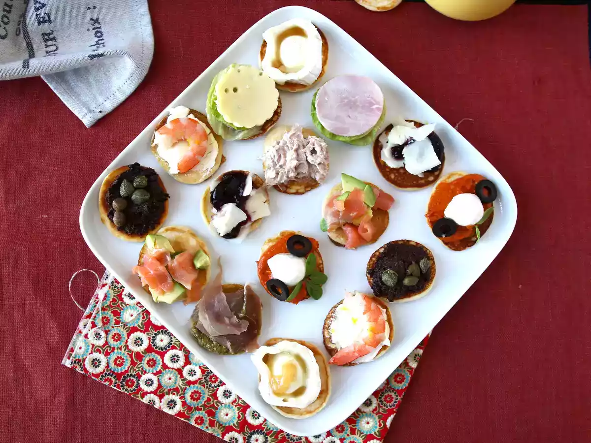 Talíř blinů s náplněmi, ideální pestrý aperitiv pro sváteční období - foto 5