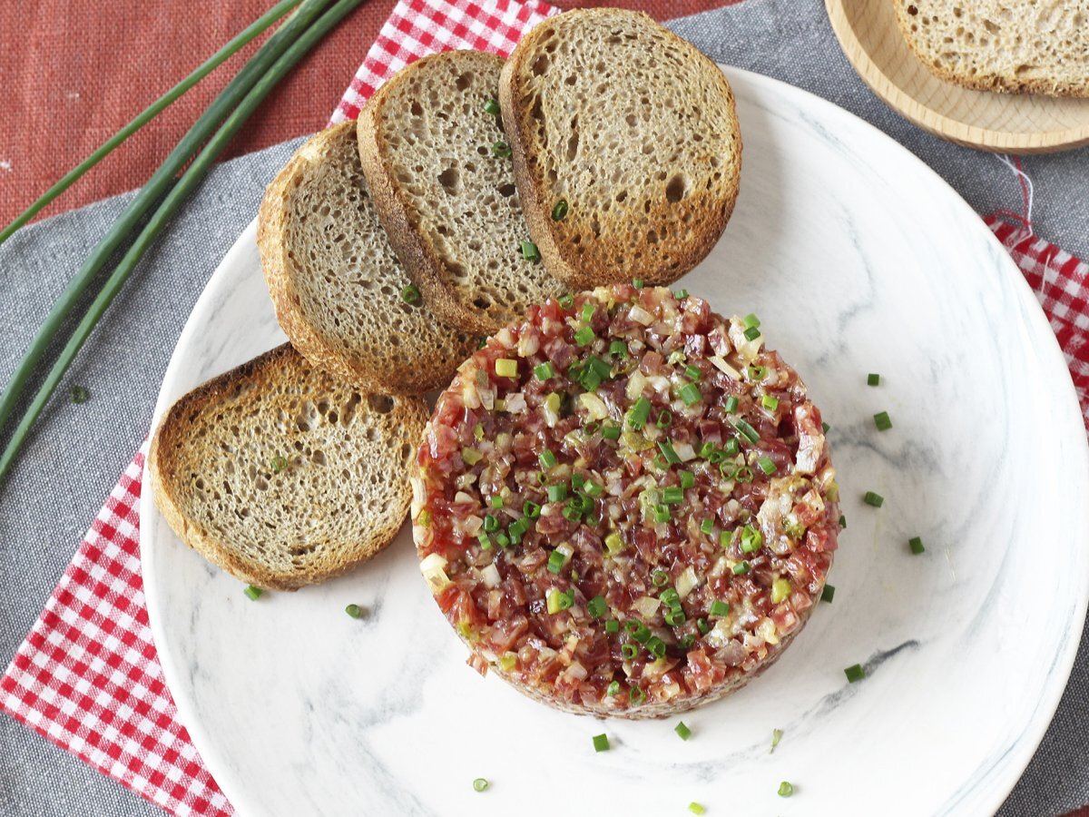 Tartar de fuet: expresní verze klasického tatarského bifteku - foto 2