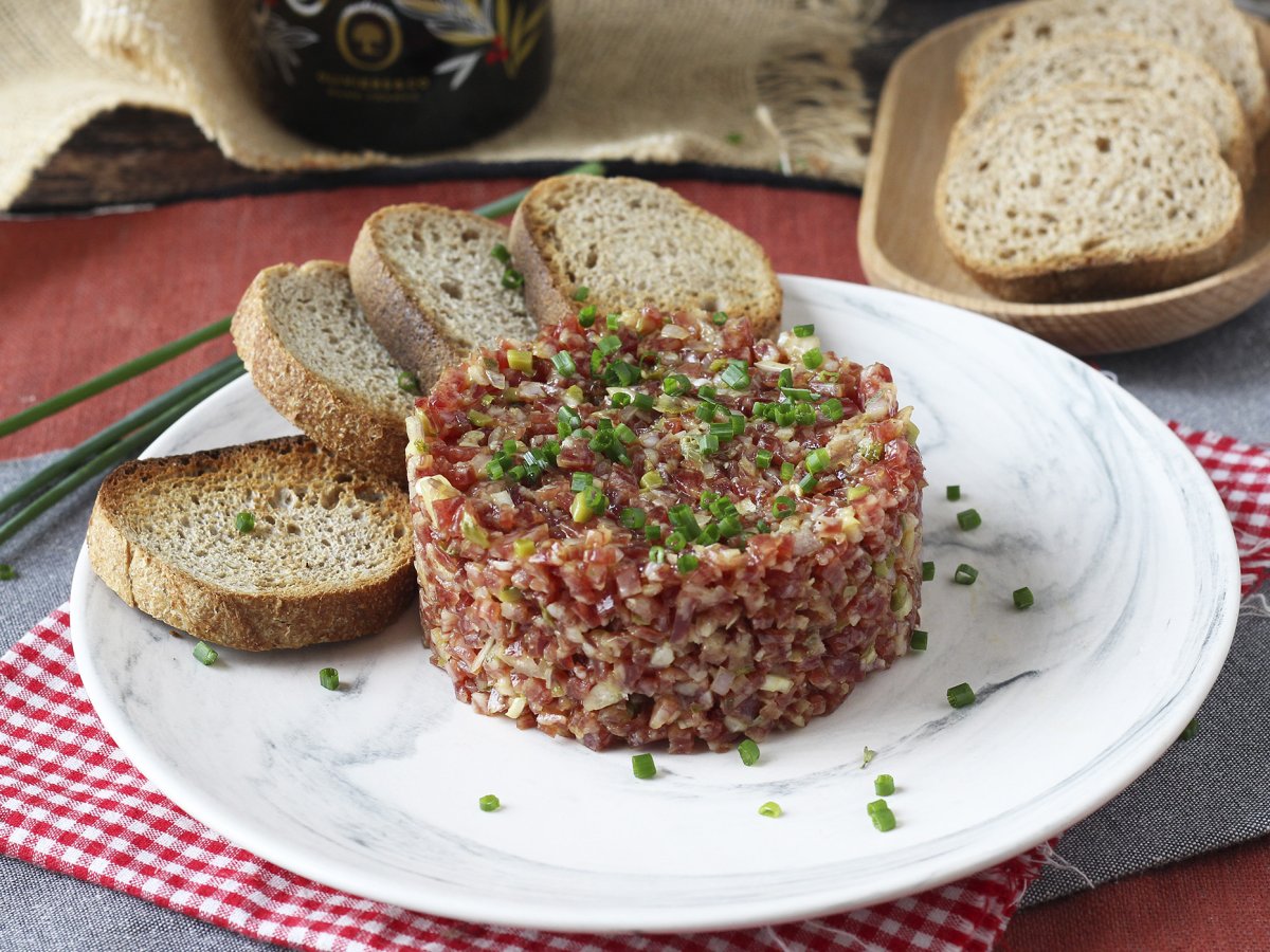 Tartar de fuet: expresní verze klasického tatarského bifteku - foto 3