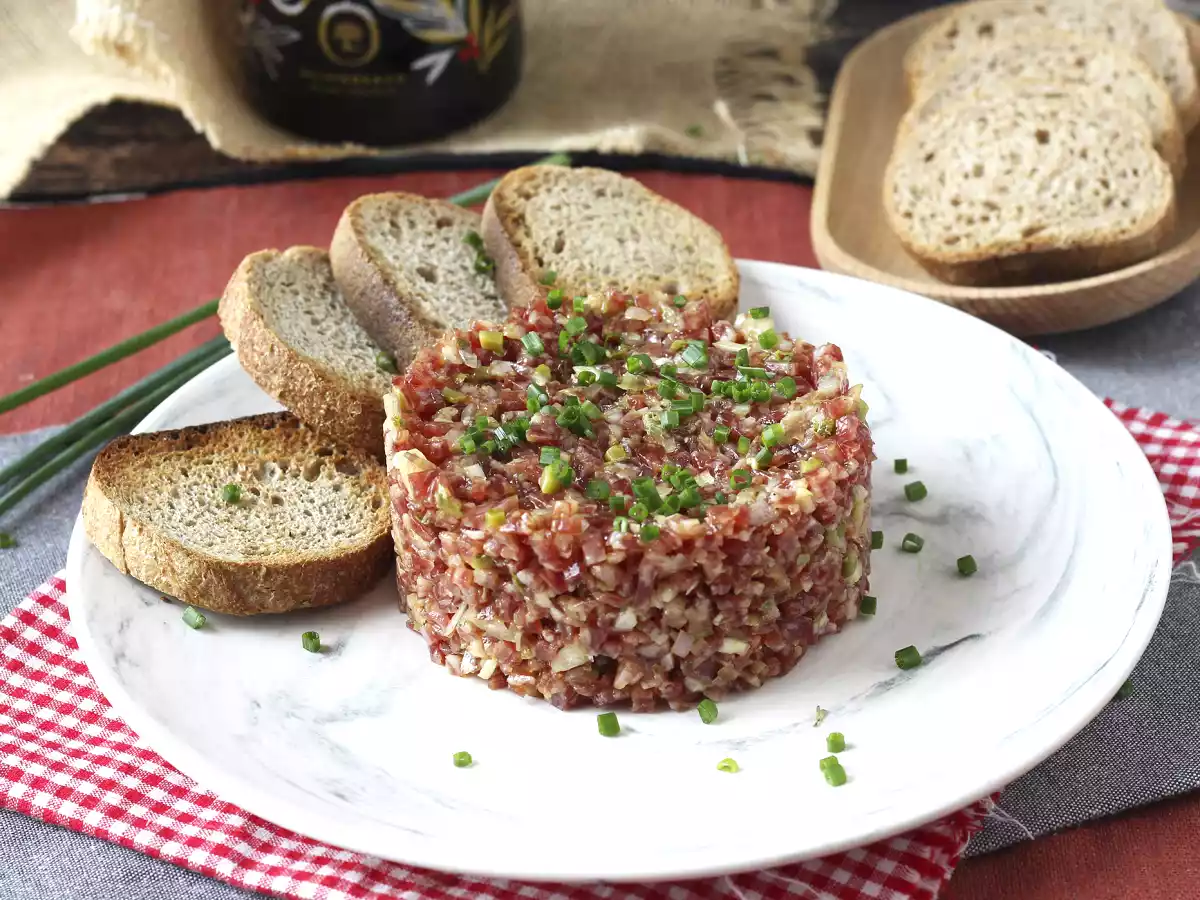 Tartar de fuet: expresní verze klasického tatarského bifteku - foto 3