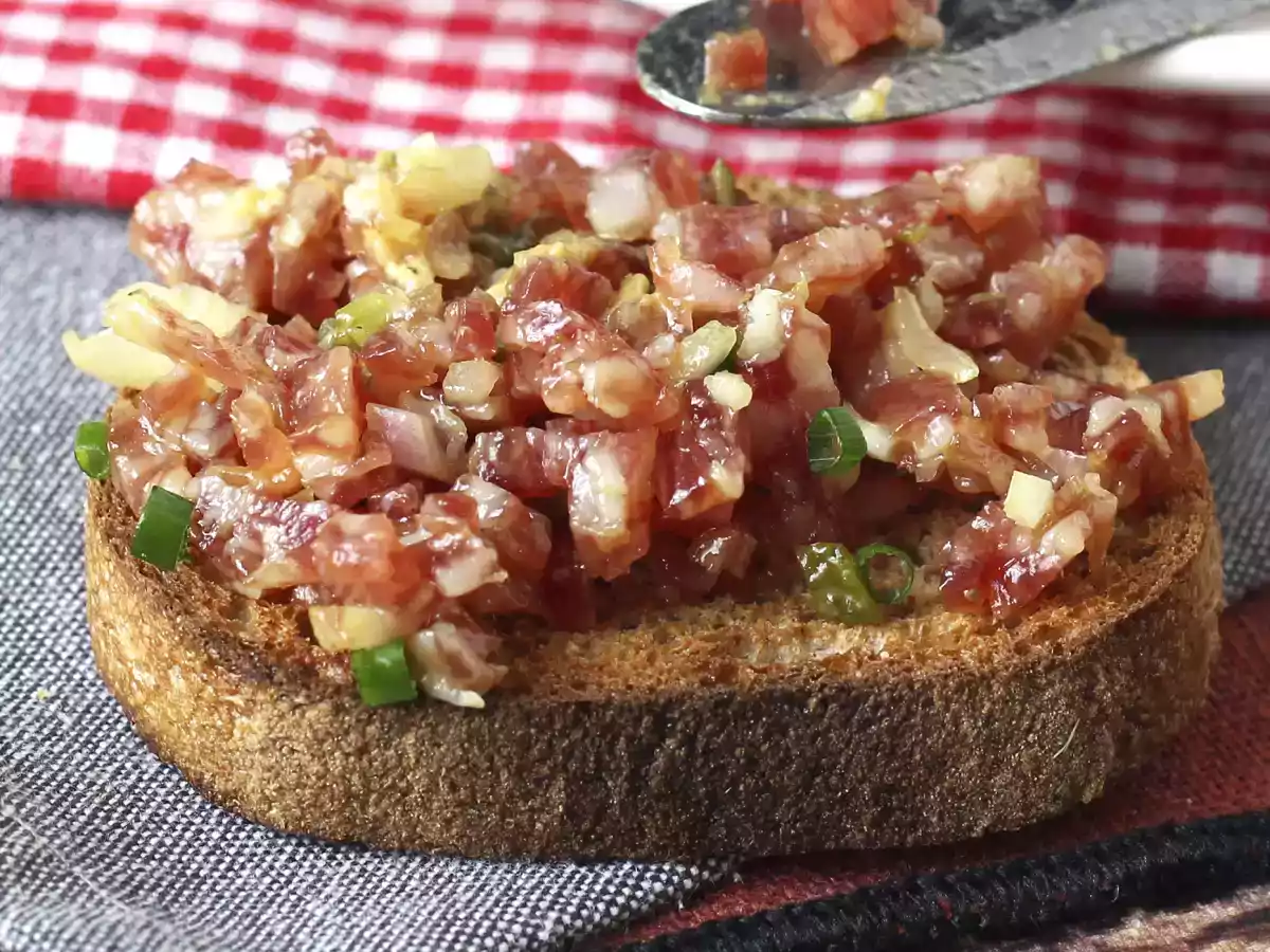 Tartar de fuet: expresní verze klasického tatarského bifteku - foto 5