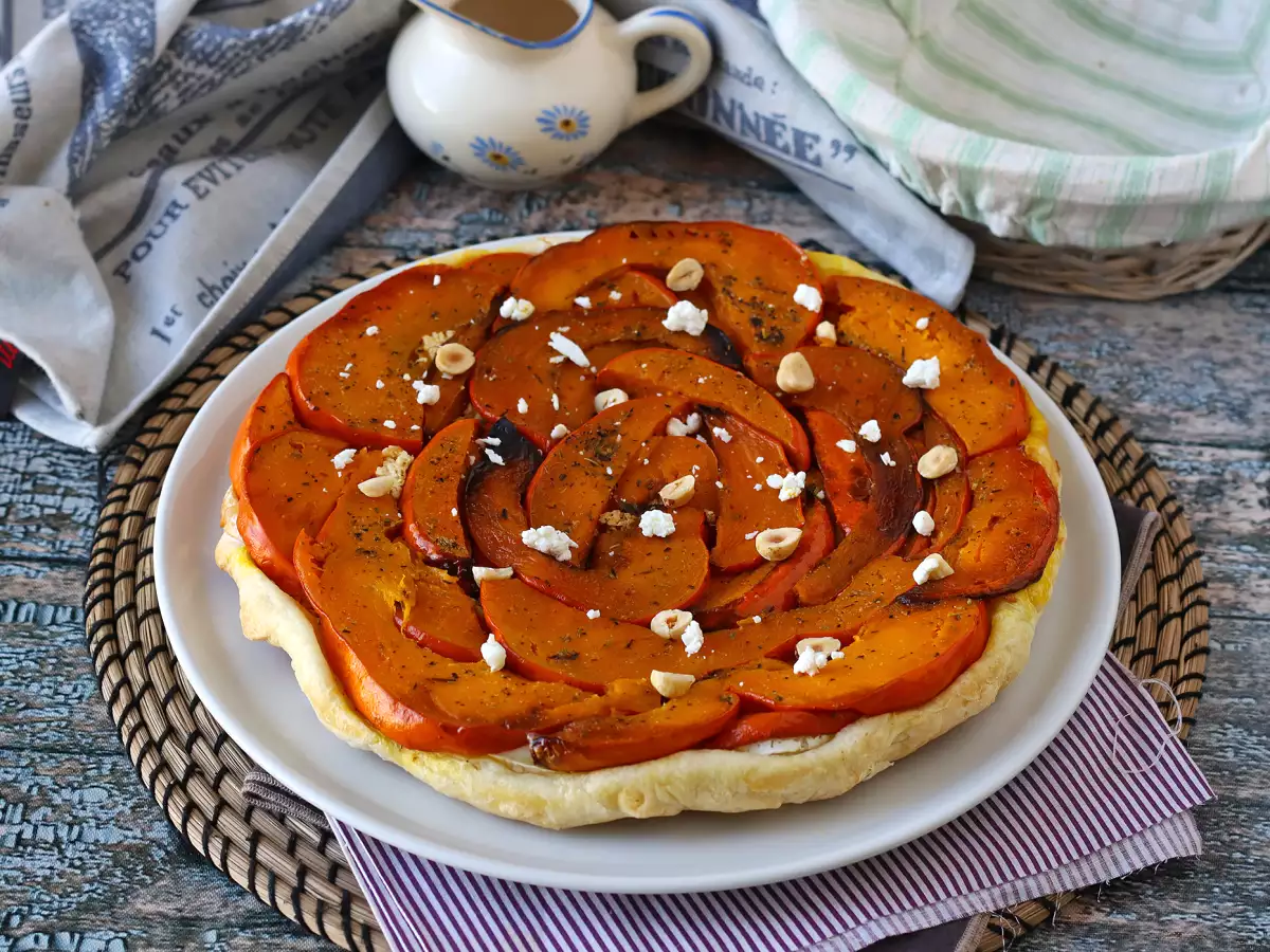 Tarte tatin z dýně Hokkaido s kozím sýrem a medem - foto 2