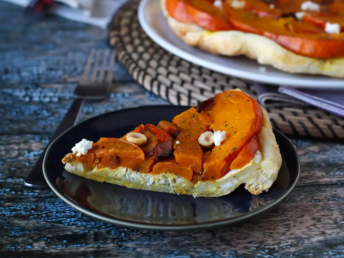 Tarte tatin z dýně Hokkaido s kozím sýrem a medem - foto 3