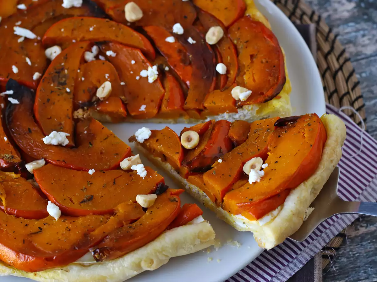 Tarte tatin z dýně Hokkaido s kozím sýrem a medem - foto 4