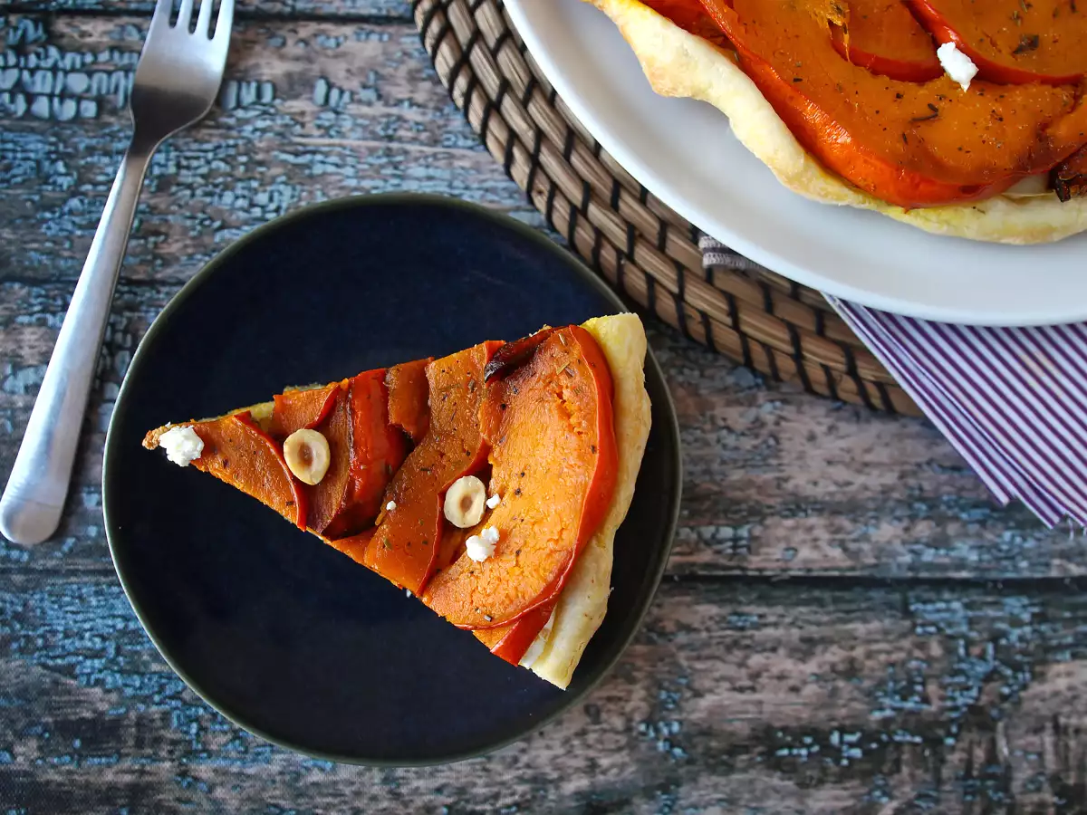 Tarte tatin z dýně Hokkaido s kozím sýrem a medem - foto 8