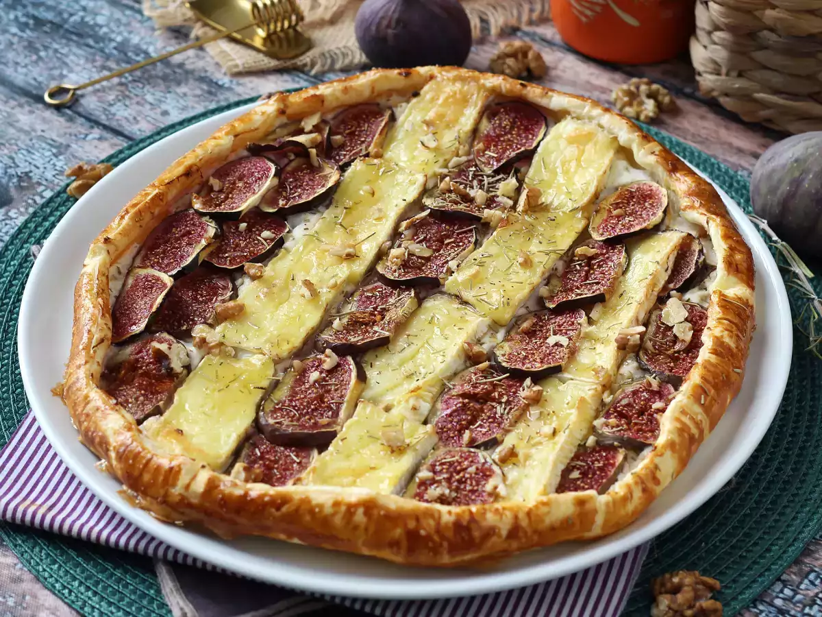 Tenký koláč s fíky, brie a ořechy - foto 2