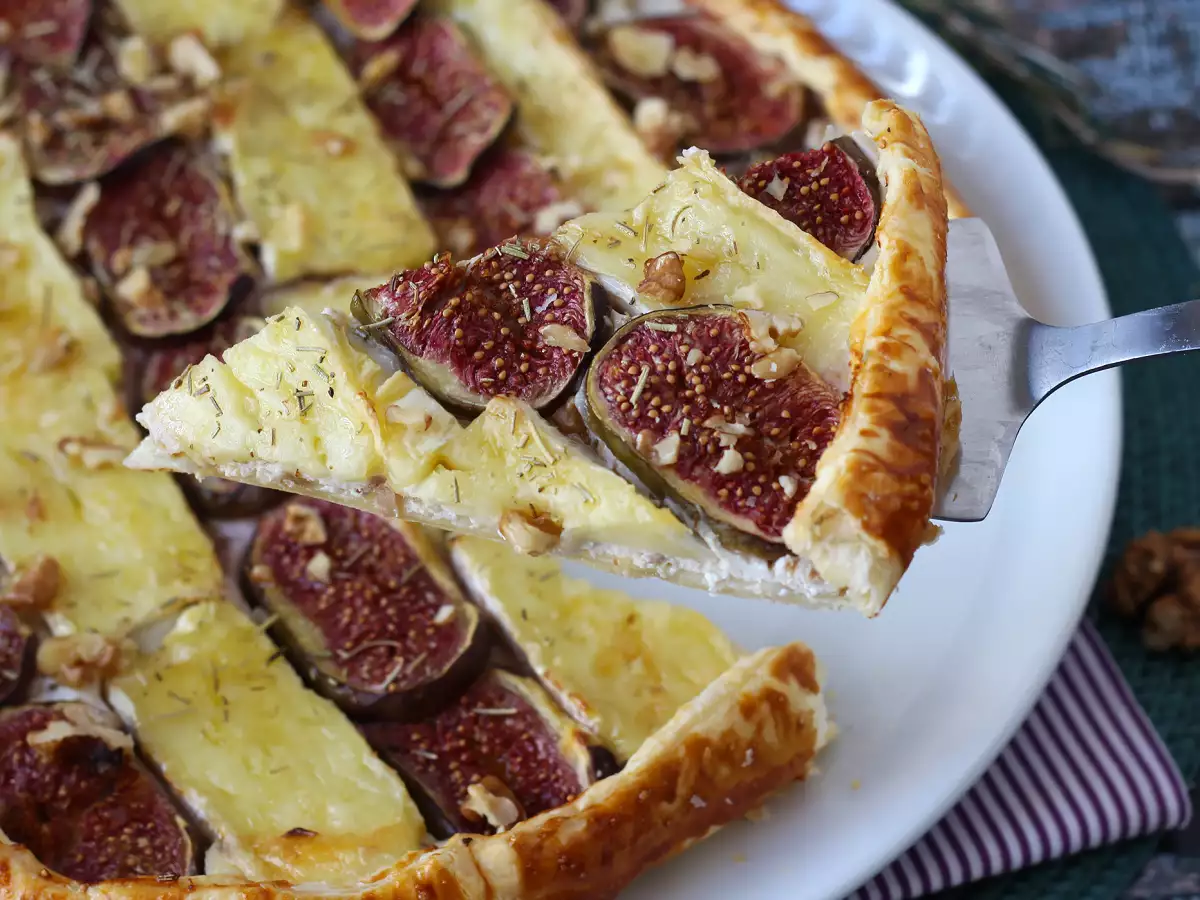Tenký koláč s fíky, brie a ořechy - foto 3